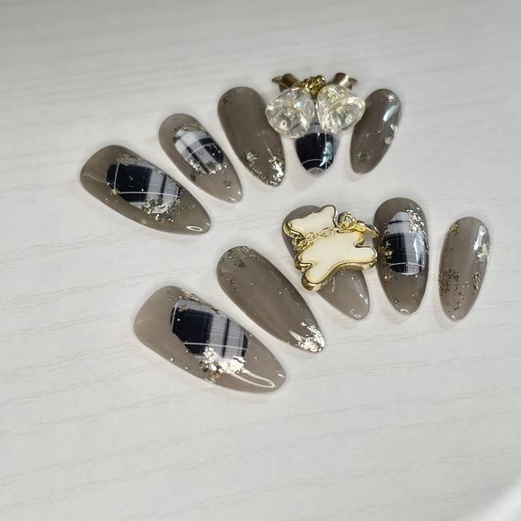 Glitter bear nail handmade gel nail, jelly nail, acrylic press on nail - Picture 4 of 4